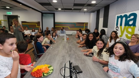 חוגגים את סיום הפרוייקט.jpg